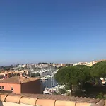 Duplex Meuble Avec Terrasse Dans Avec Piscine