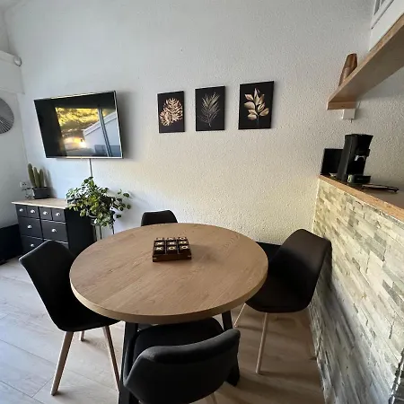 Duplex Meuble Avec Terrasse Dans Avec Piscine *