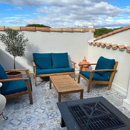 Duplex Meuble Avec Terrasse Dans Avec Piscine