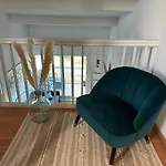 Duplex Meuble Avec Terrasse Dans Avec Piscine