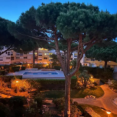 Duplex Meuble Avec Terrasse Dans Avec Piscine