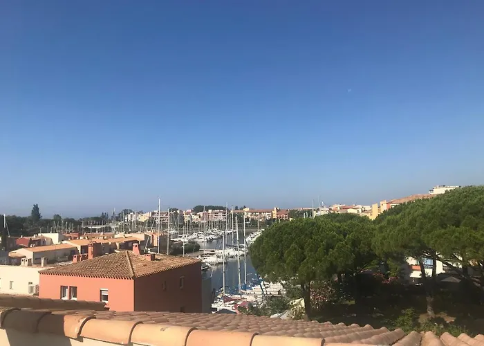 Duplex Meuble Avec Terrasse Dans Avec Piscine
