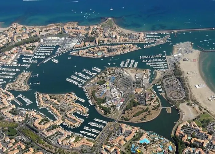 Duplex Meuble Avec Terrasse Dans Avec Piscine