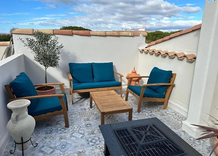 Duplex Meuble Avec Terrasse Dans Avec Piscine