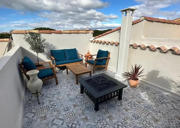 Duplex Meuble Avec Terrasse Dans Avec Piscine *