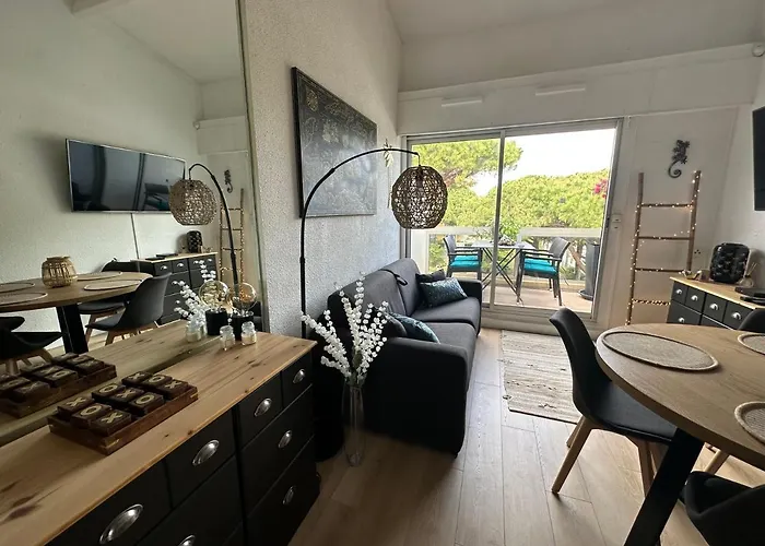 Duplex Meuble Avec Terrasse Dans Avec Piscine