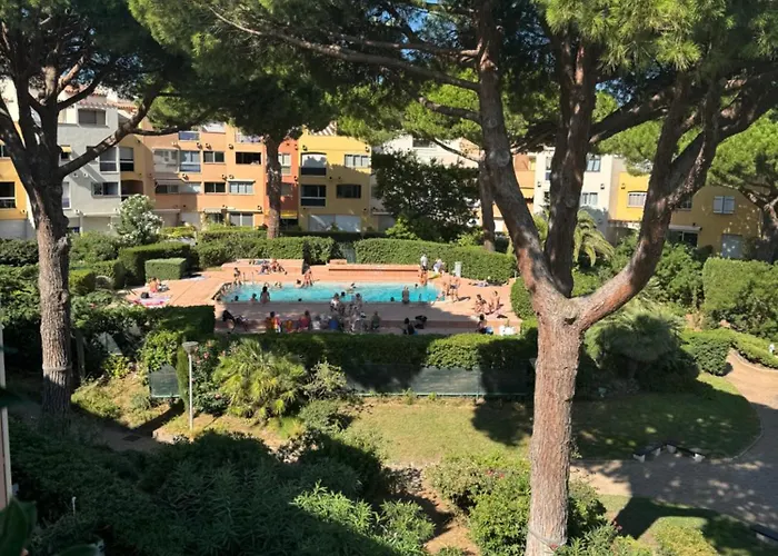 Duplex Meuble Avec Terrasse Dans Avec Piscine *